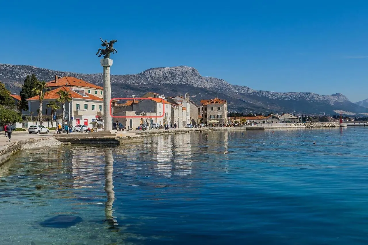 A2 - Spacious Apt On Seafront With The Sea View Kastela Apartment