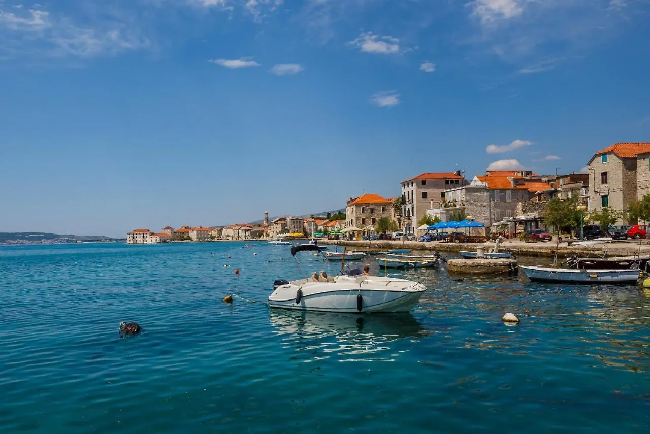 A2 - Spacious Apt On Seafront With The Sea View Kastela Croatia