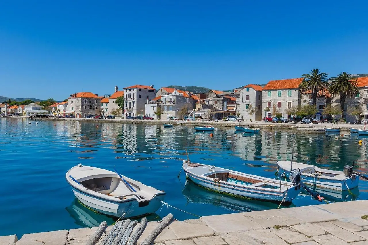 Apartment A2 - Spacious Apt On Seafront With The Sea View Kastela