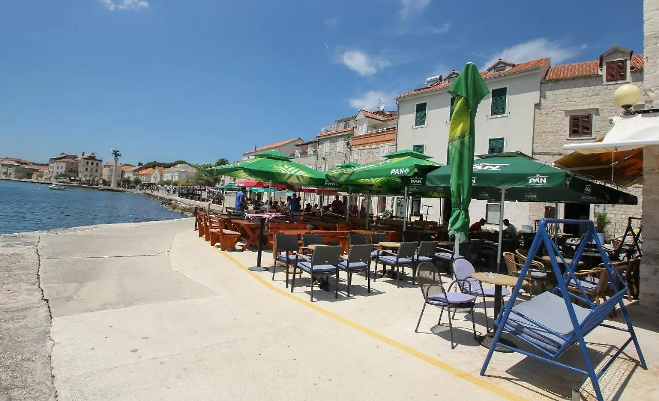 A2 - Spacious Apt On Seafront With The Sea View Kastela Apartment