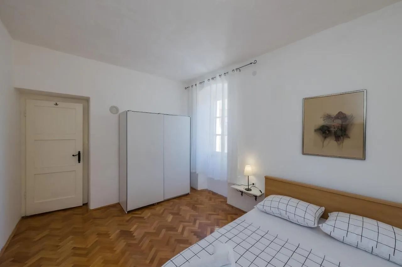 A2 - Spacious Apt On Seafront With The Sea View Kastela