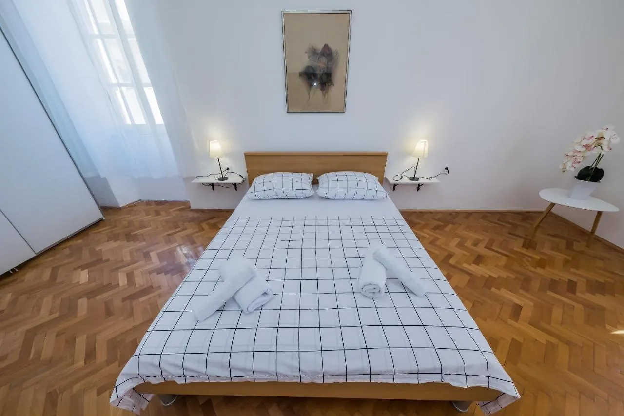 A2 - Spacious Apt On Seafront With The Sea View Kastela Croatia