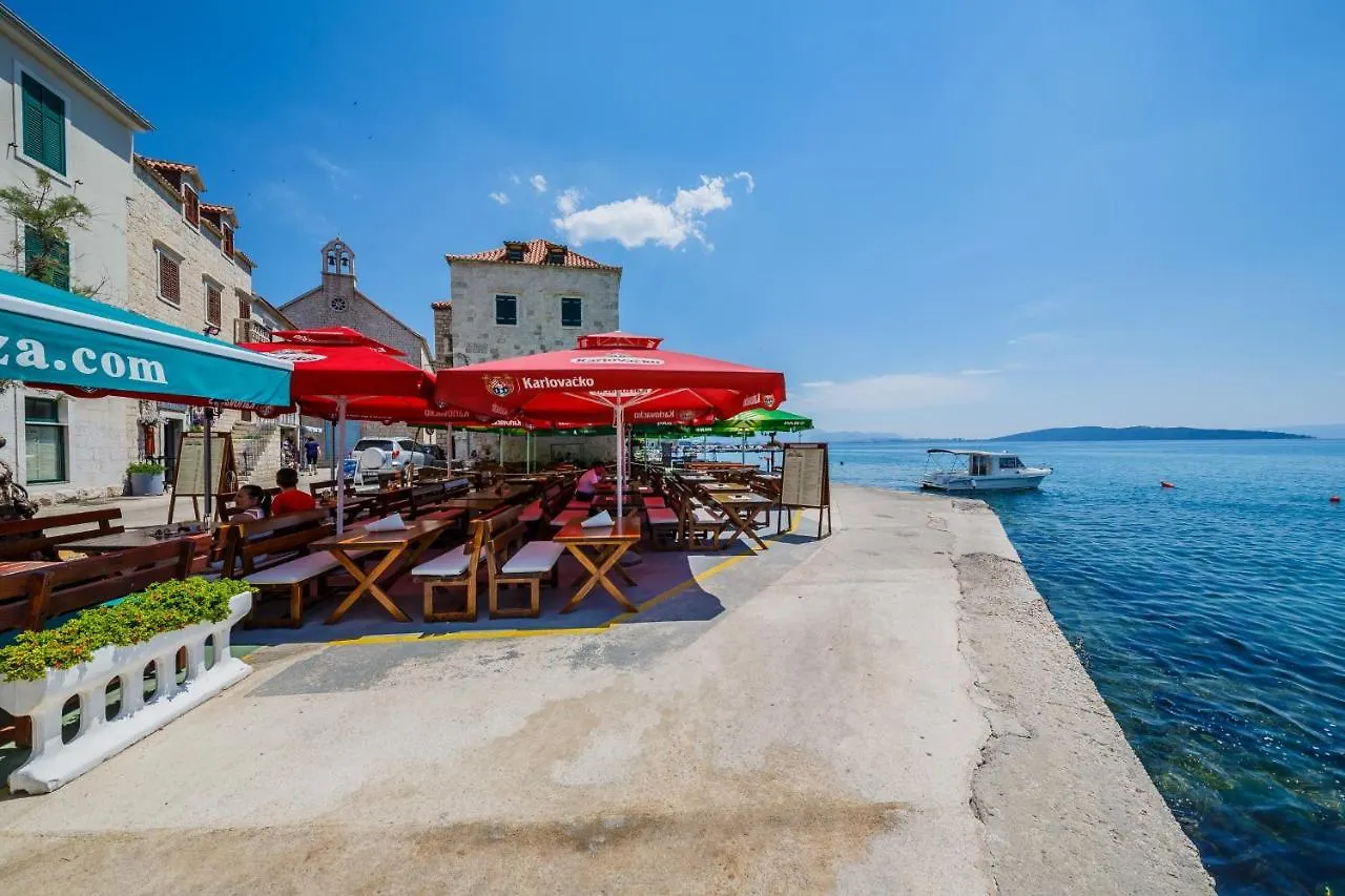 A2 - Spacious Apt On Seafront With The Sea View Kastela Apartment