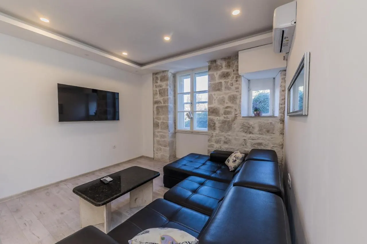 A2 - Spacious Apt On Seafront With The Sea View Kaštela Kroatien